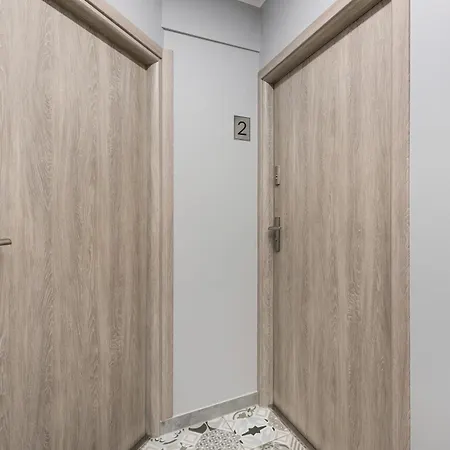 아파트 Underground By Bookinghost *